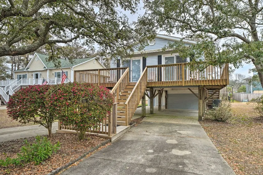Cozy Oak Island House < 1 Mi to Beaches! - Image 1