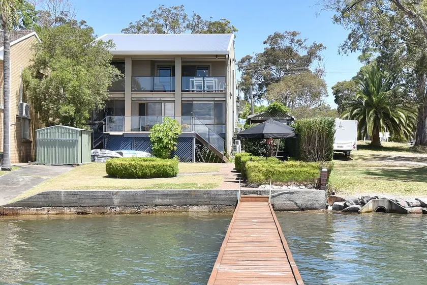 Baywatch Waterfront Lake Retreat with Private Jetty at Silverwater Lake Macqaurie - Image 1
