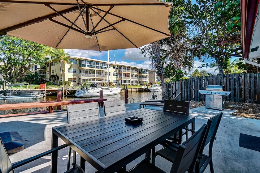 Waterfront Haven: Yacht Views in Citrus Isles - Image 1