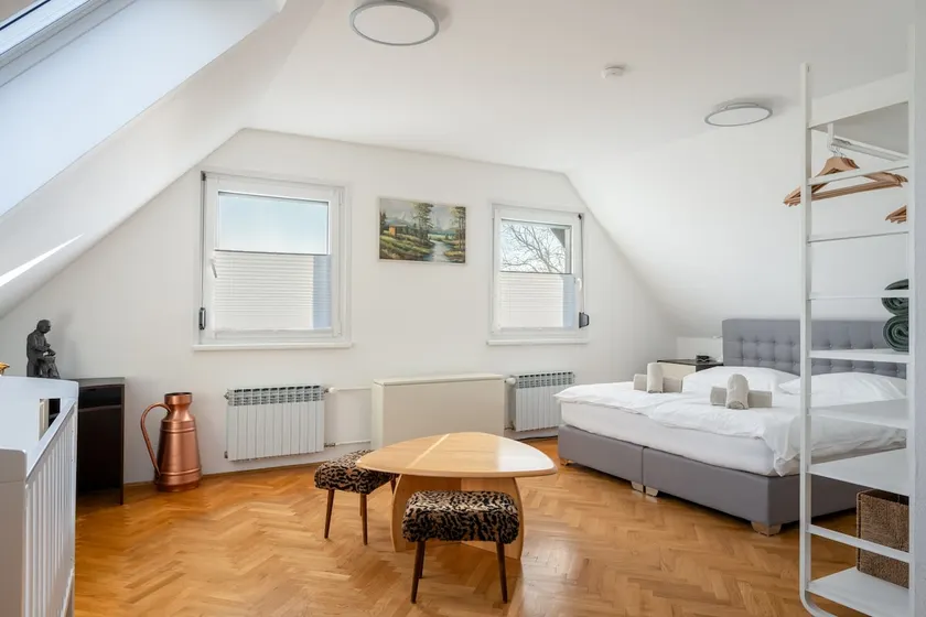 5BR Garden Villa with EV Charger and Hot Tub - Image 1