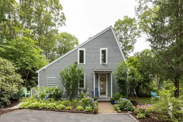 Contemporary Saltbox In New Seabury! - Image 1