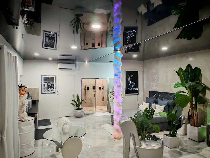 Exceptional suite spa sauna and private terrace - Image 1