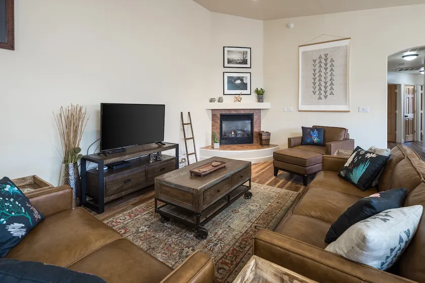New Listing Private Spa, Pet-Friendly, Pool, Close to Parks, Garage | C419 - Image 1