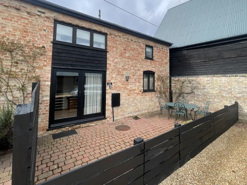 Cosy Farm Cottage in Charming, Peaceful Village - Image 1