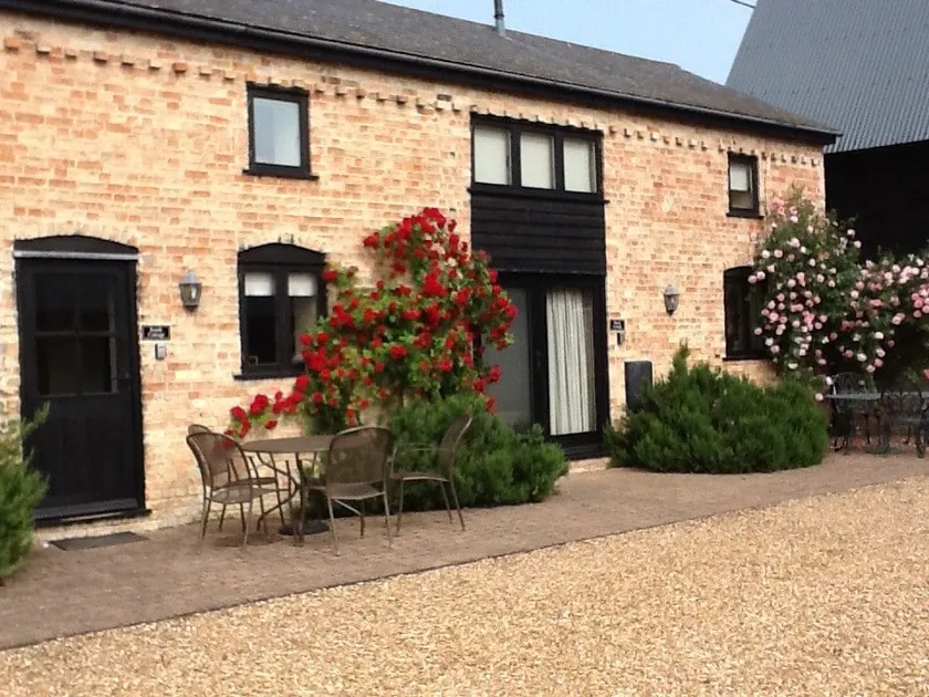 Quaint Farm Cottage in charming peaceful village - Image 1