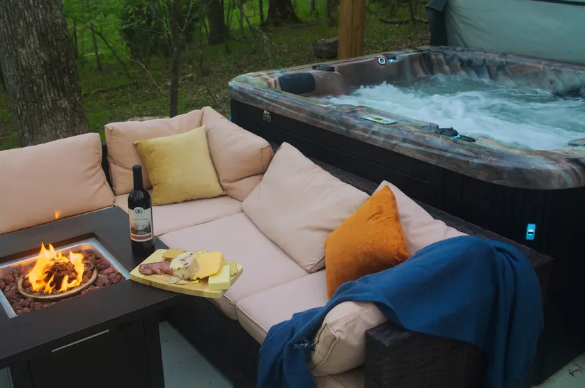 Restful Pet-Friendly Chalet with Dock & Hot Tub - Image 1
