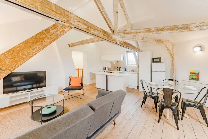 Charming 2-bedroom apartment at Croisé Laroche - Image 1