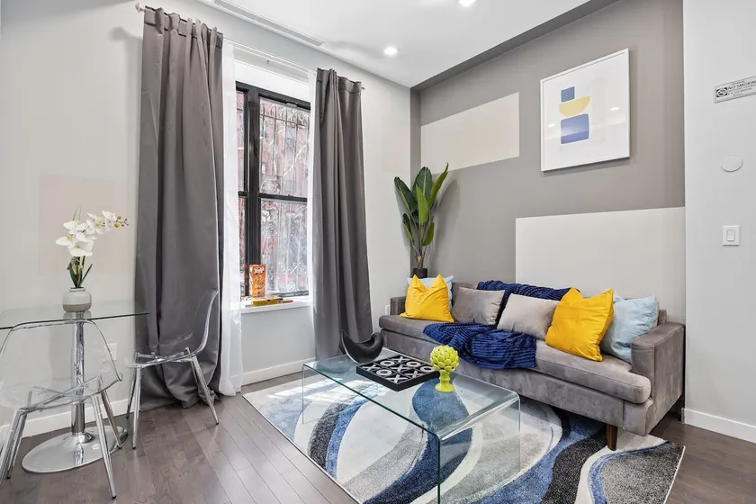 Perfect for Tourism, Near Times Sq, Metro Sleeps 5 - Image 1
