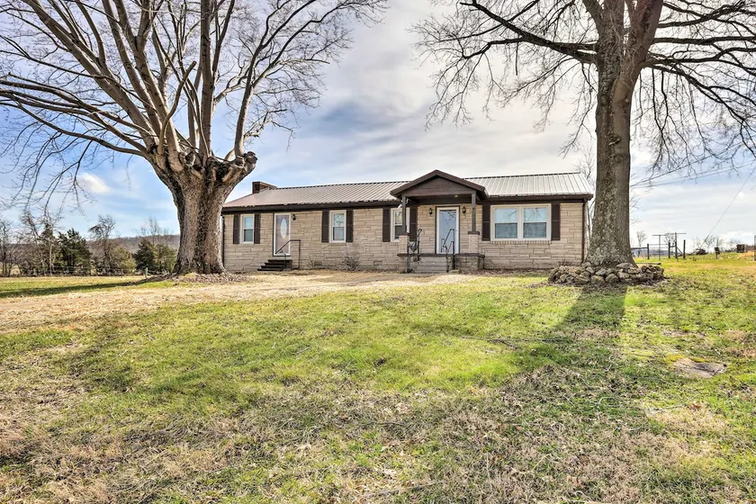 Family Home w/ Deck, 2 Mi to Lake Cumberland - Image 1