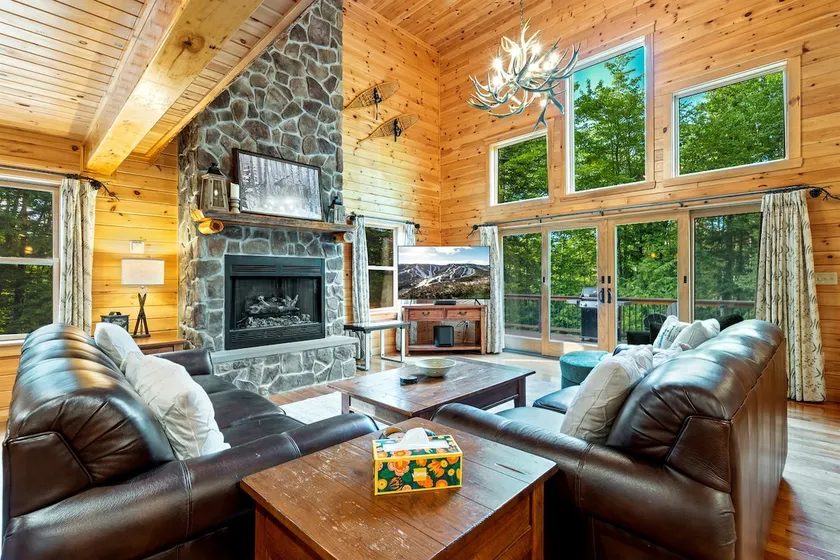 Hot Tub & Sauna! 3 Min to Sunday River, Sleeps 15! - Image 1