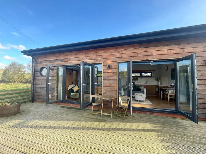 Tin Shed - Image 1