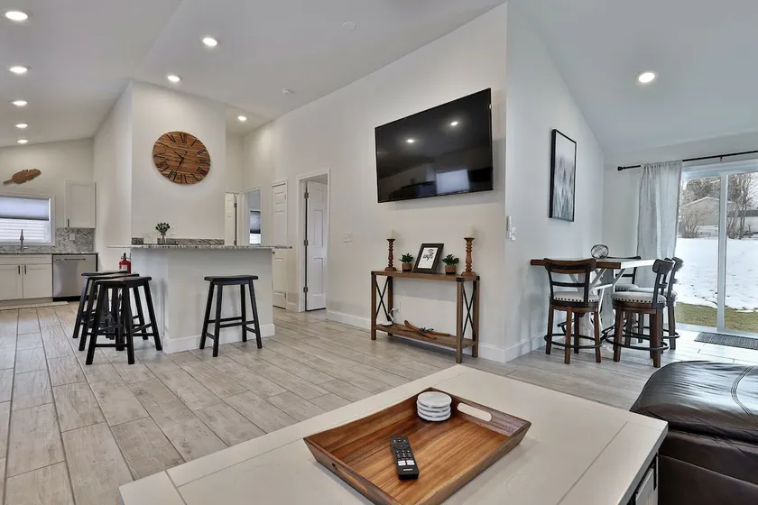 Rutland's Hidden Gem- 2 BR 1BA Renovated Home Close to Everything home - Image 1