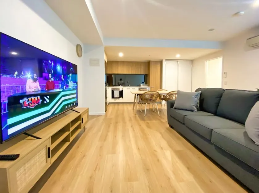 Beautiful 2BR Apt at Adelaide CBD with Pool-Gym-BBQ - Image 1