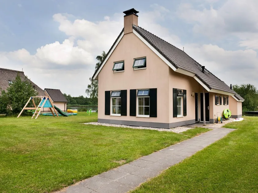 Family home with wellness - Image 1