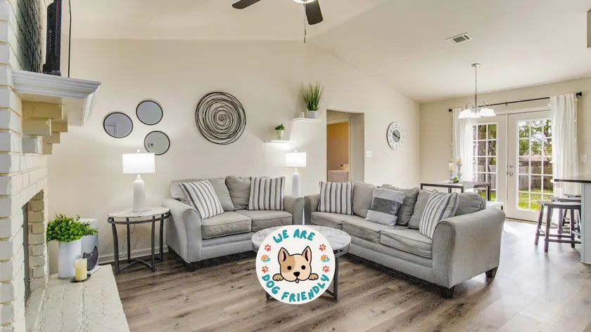 The Memphis: spacious retreat with fenced backyard - Image 1