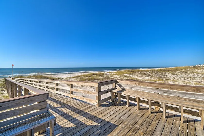 Beachfront Stylish Condo - Stunning Views! - Image 1