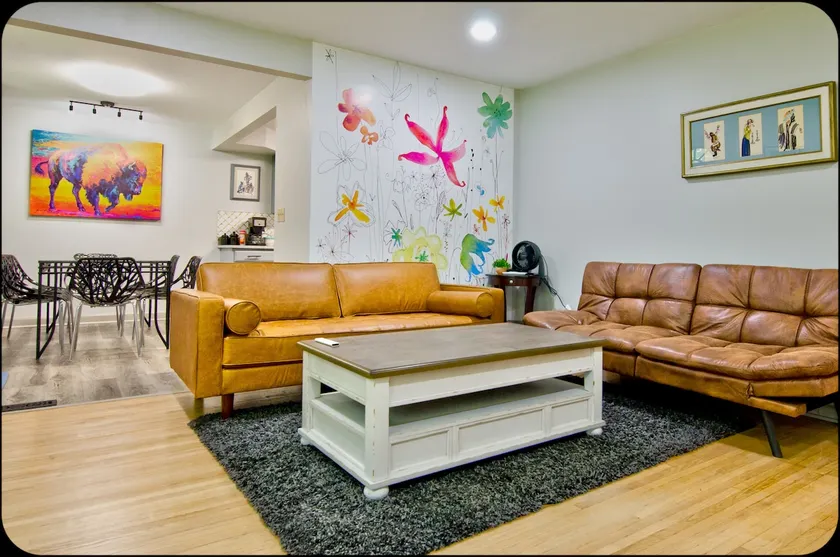 Spacious home near Niagara Falls, Buffalo and UB - Image 1