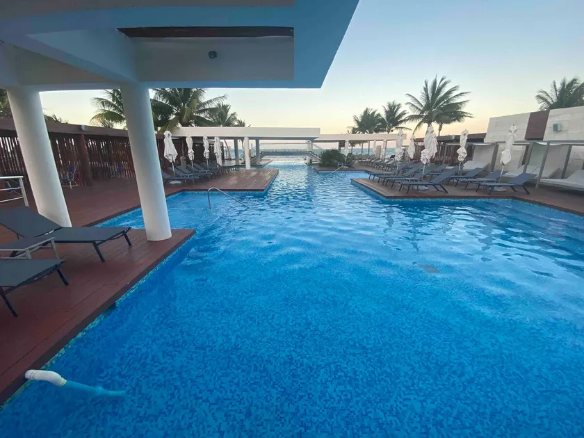 Beach Front Luxury 4 BDRM Heated Pool WiFi - Image 1