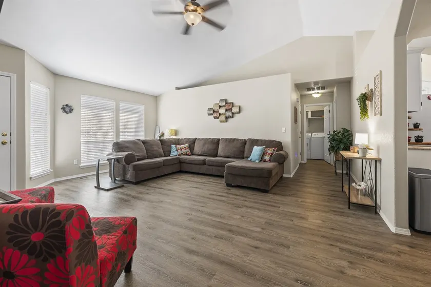 2min>RidgecrestGolf*1300ft²*LargeBackyard*1000Mbps - Image 1