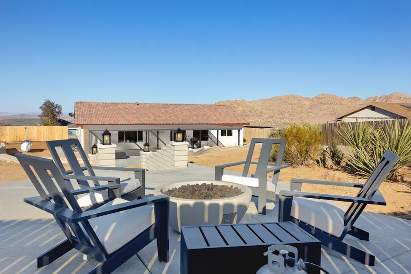 Of Wine & Gods - Hot Tub, BBQ and Fire Pit - Image 1