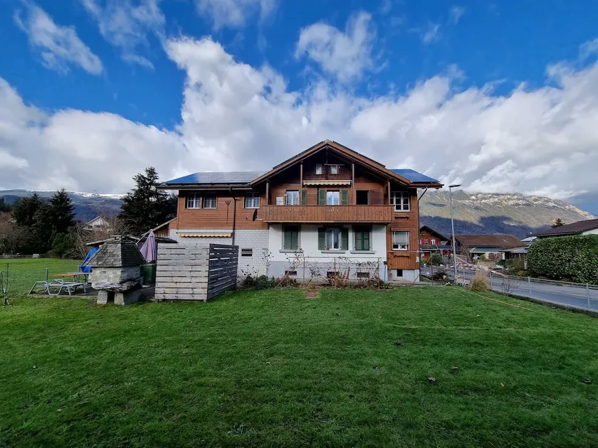 Sunny 4BR Retreat with Panoramic Alpine Balcony - Image 1