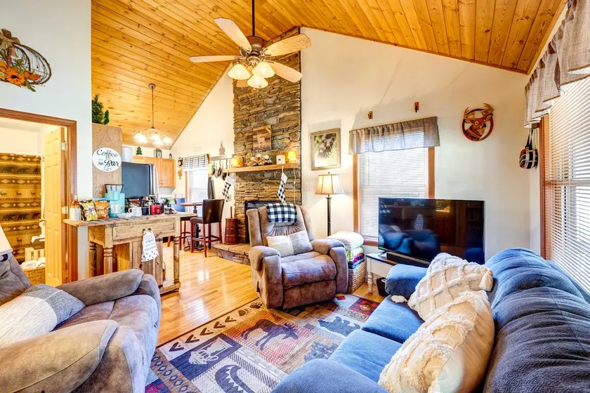 Scenic Marble Cabin w/ Fire Pit! - Image 1
