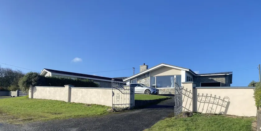 Ballyliffin bungalow with stunning beach views - Image 1