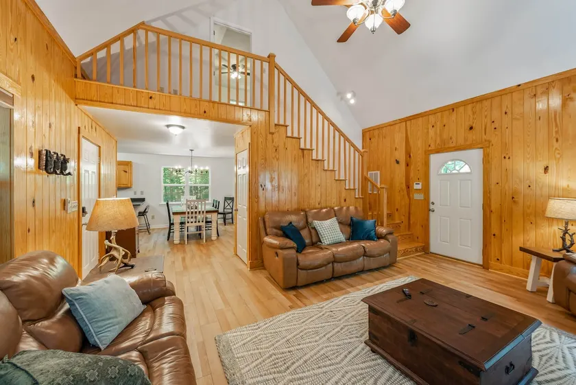 Summer Getaway: 3BR/3BA Cabin-Hot Tub-Pool Table! - Image 1