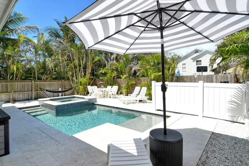 200 steps to the Beach | Heated pool + spa - Image 1