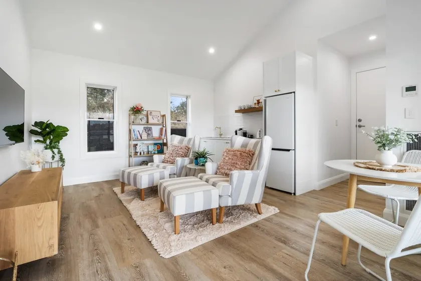 Peaceful & Cosy Studio - Immaculate Presentation - Image 1
