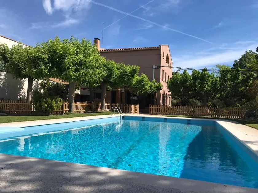 Piscine et barbecue privé, jardin de 1000 m2. Wi-Fi et toutes les commodités. - Image 1