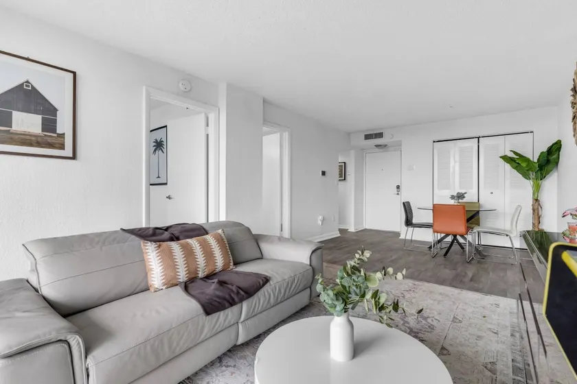 Centrally Located 2 BED in the Heart of NMB - Image 1