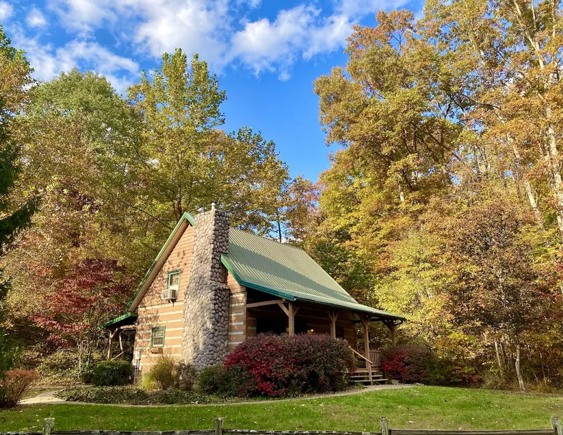 Glen Eden Lodge in Hocking Hills - Image 1