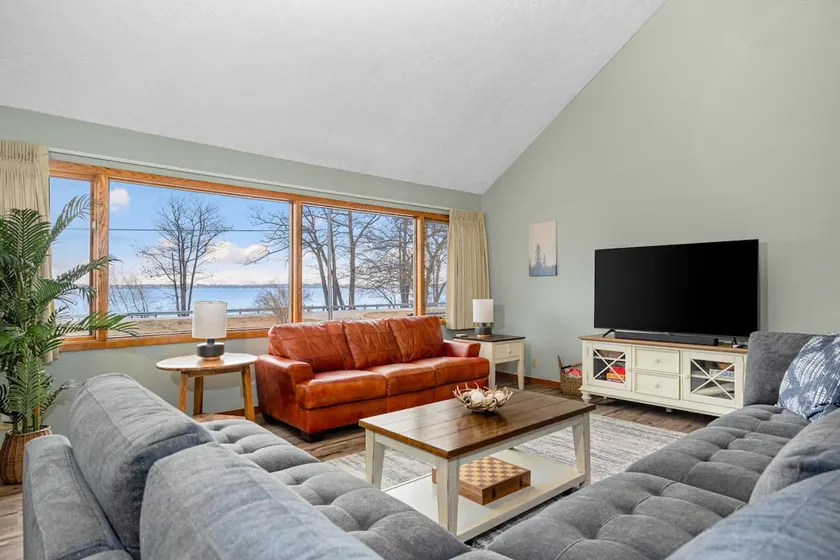 The M22 House - Panoramic Views of West Bay! - Image 1