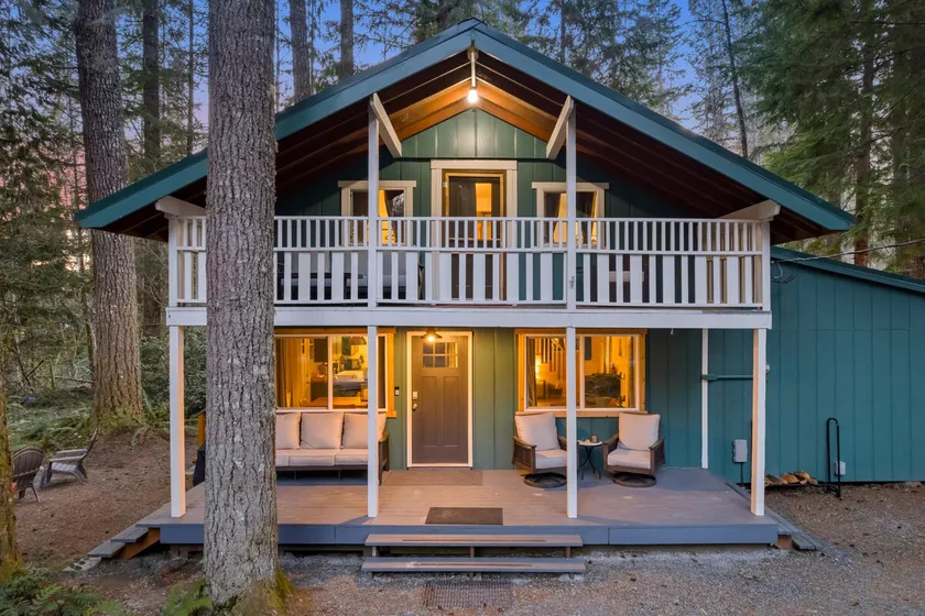 The Green House- 8 mins to Mt Rainier National Park - Image 1