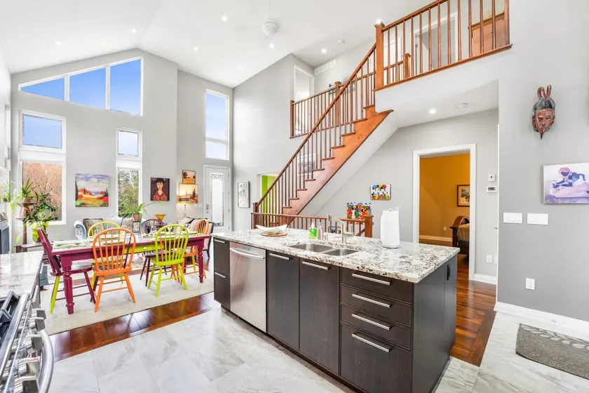 Beautiful 3BR Old Town Home Steps to Queen St - Image 1