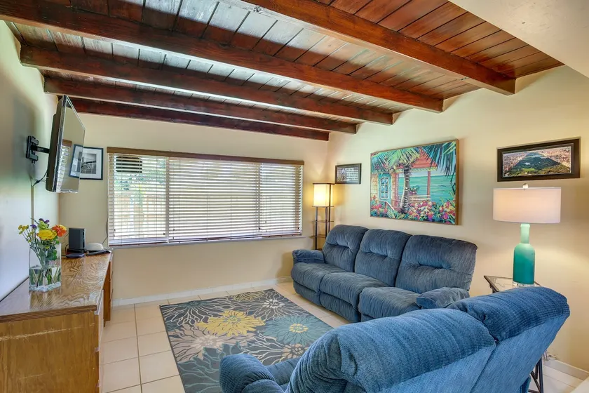 Hollywood Vacation Rental 4 Mi to the Beach - Image 1