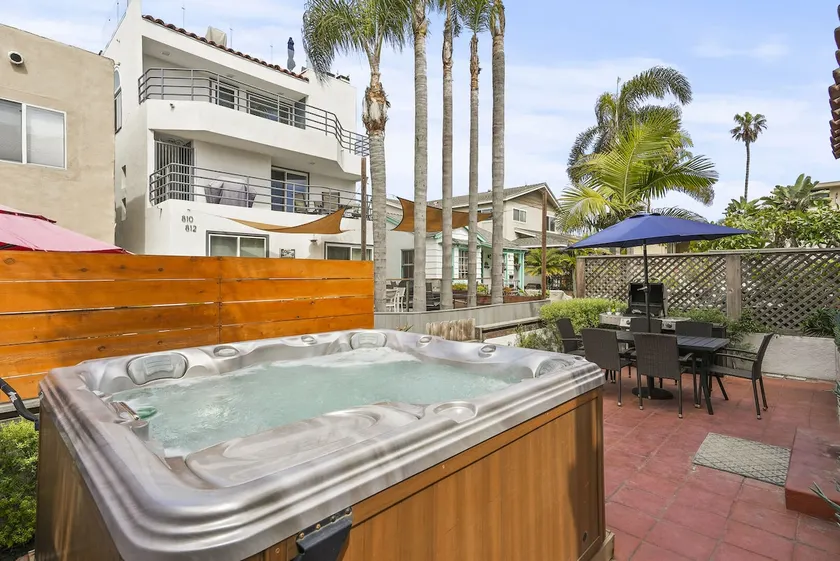 Massive Beach Home w Stunning Rooftop, Parking, Spa, AC & Bay Views! - Image 1