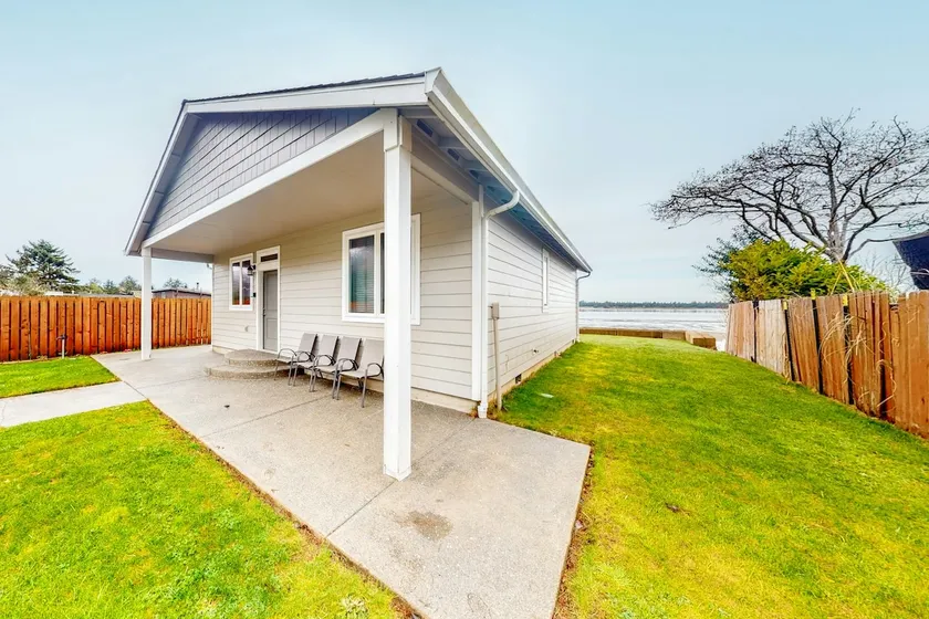 New bayfront 2BR with marvelous sunset views - Image 1