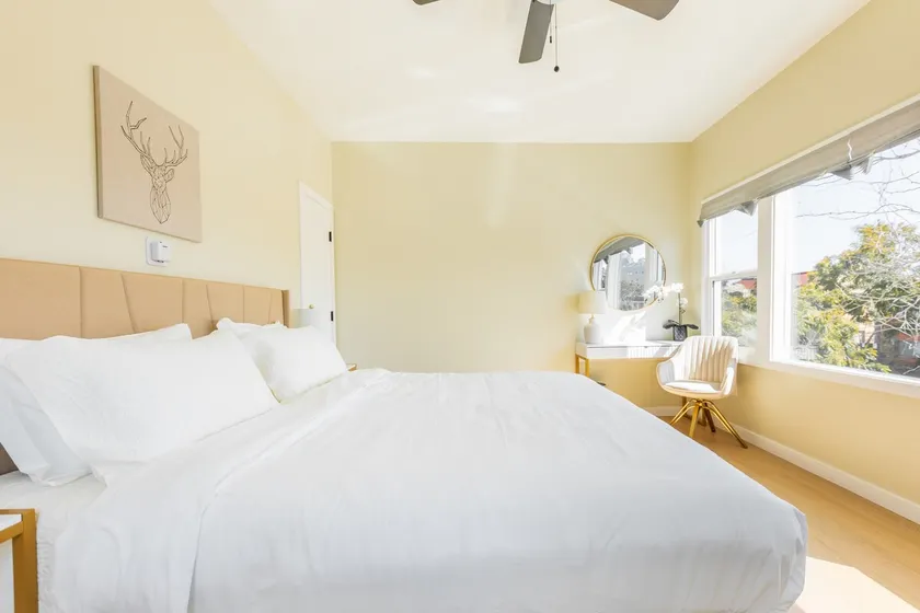 Cozy Sunny Brand-New Apt 1 Block From the Beach - Image 1
