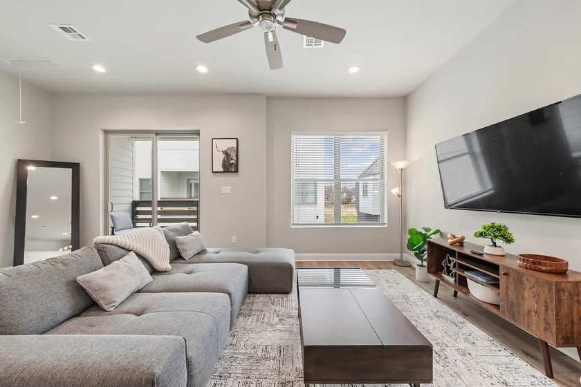 New Luxury Home • King Bed • Garage - Image 1