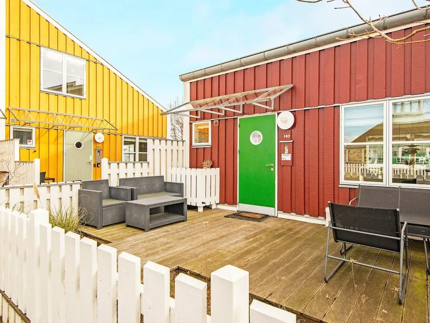 Apartment with maritime atmosphere - Image 1