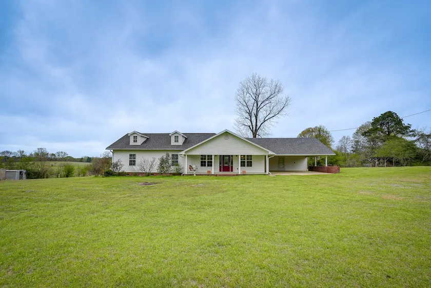 Quiet Marion Getaway with Fireplace! - Image 1