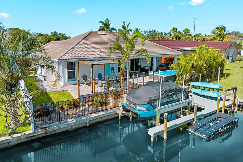 Waterfront Home W/Pool & Swim Spa - On River & Close to Pier! 🌴 - Image 1