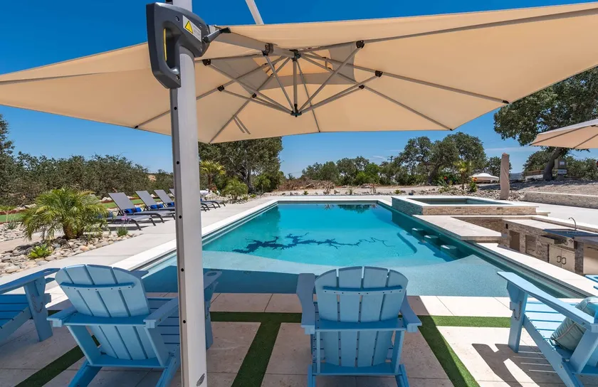 Lake Naci Estate w/Pool, swim up bar, 2 hot tubs, - Image 1