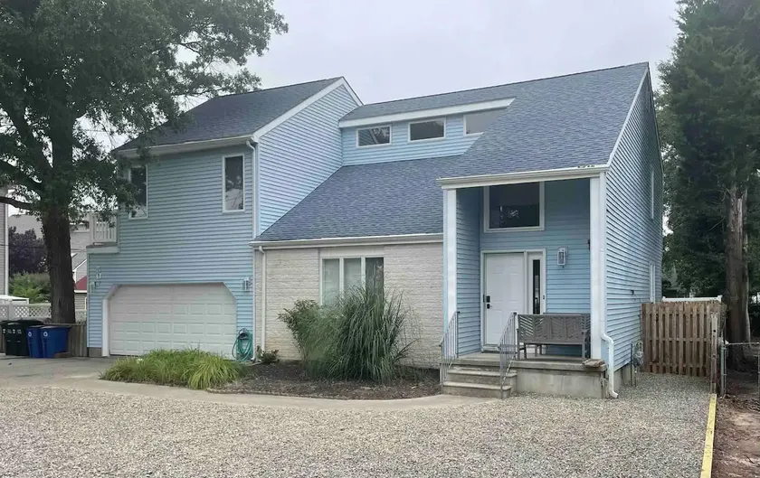 Beach Retreat-100 Yds to Beach-Pet Friendly-Fenced - Image 1