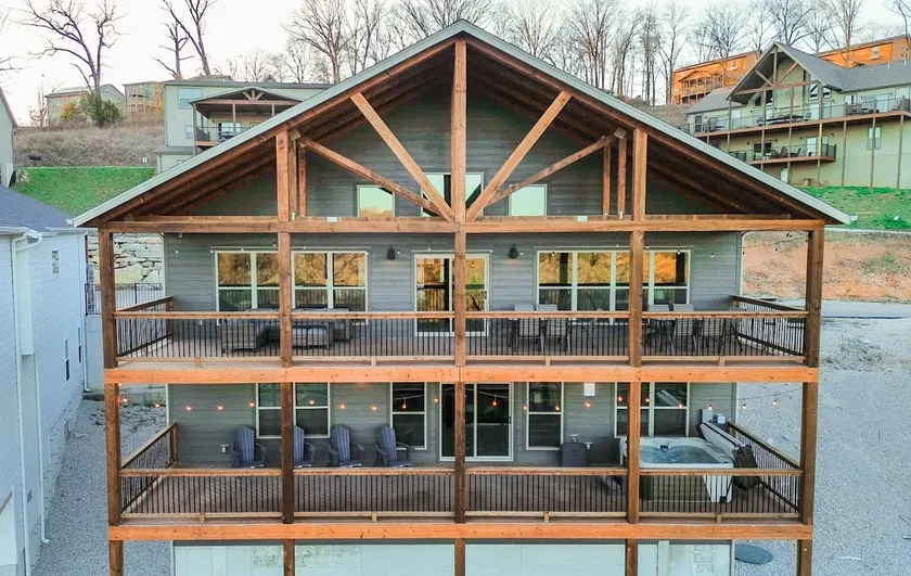 7-Suite Lodge Private Hot Tub & Game Room Near SDC - Image 1