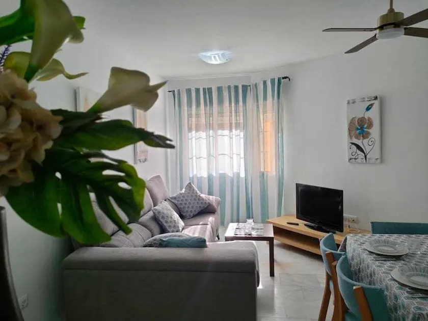 Beach and downtown 5 min away · Pet friendly · 4 people - Image 1