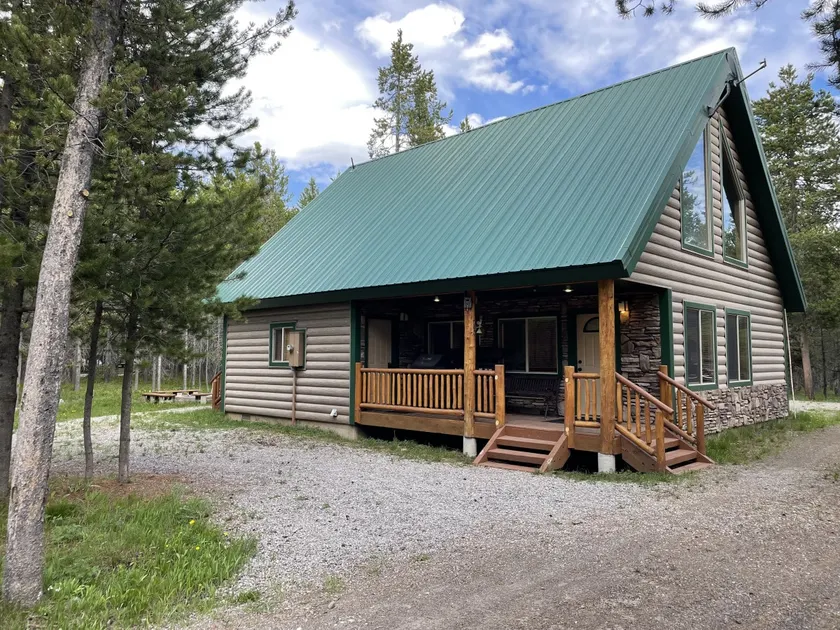 Secluded Cabin, BBQ Grill, Firepit, 35 Min YNP - Image 1