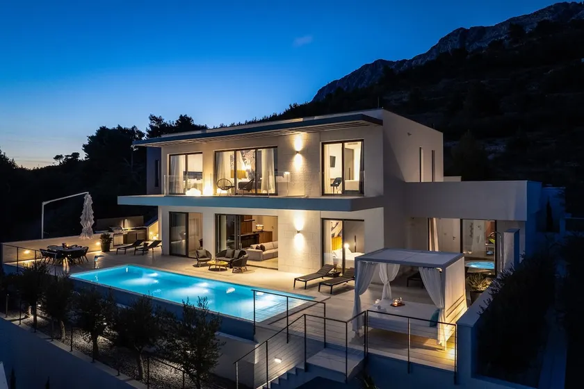 Luxusvilla Andoris mit Fitnessraum, Spa, beheiztem Pool - Image 1